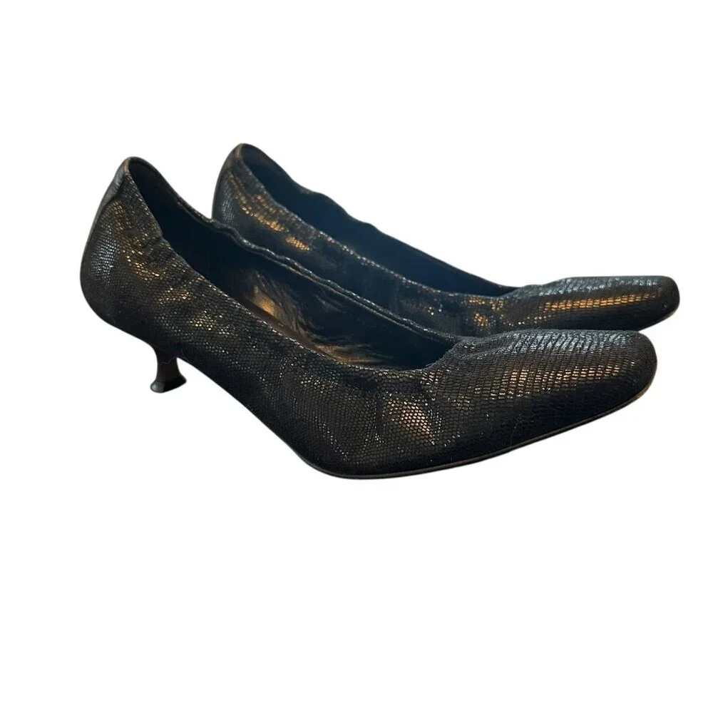 Donald J Pliner Seana Metallic Embossed Leather Kitten Heel Pumps Size 8 M